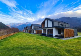 Complex Lunlo Village has Balcony rooms