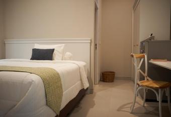 MOOI HOUSE allows 18 year olds to book a room