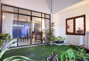 Elegance Oasis, Colombo 3 has Balcony rooms