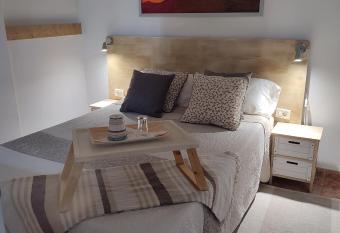 Apartamento Bajo Quintero allows 18 year olds to book a room