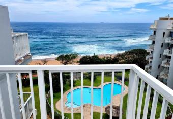 6 Umdloti Cabanas Umdloti Beach has Balcony rooms