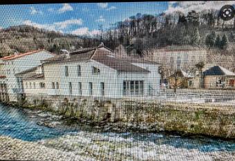 Les Rives du Haut Salat allows 18 year olds to book a room