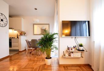 Lovely apartment MIRA near Airport Zagreb allows 18 year olds to book a room