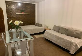 MONOAMBIENTE AMPLIO Y LUMINOSO - En zona c  ntrica - Estad  a M  NIMA 2 DOS NOCHES has Balcony rooms