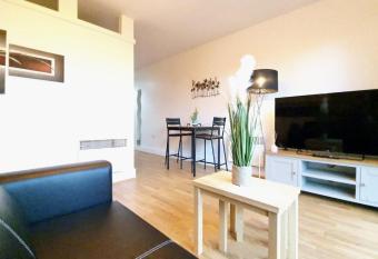 Stylish Birmingham City Centre Apart W/Balcony has Balcony rooms