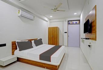 Collection O Hotel Devnisha allows 18 year olds to book a room