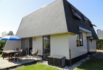 Kustverhuur, Park Schoneveld, Zeester 27 allows 18 year olds to book a room