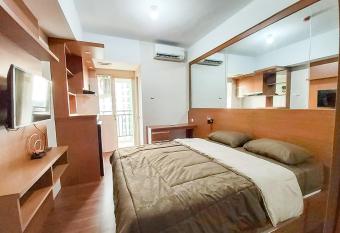 RedLiving Apartemen Green Lake View Ciputat - Juragan Rooms Tower B with Fast Wifi allows 18 year olds to book a room