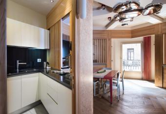 Art Hotel Orologio has rooms with a private hot tub