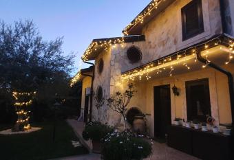 Casa Vacanza Villa Romano has Balcony rooms