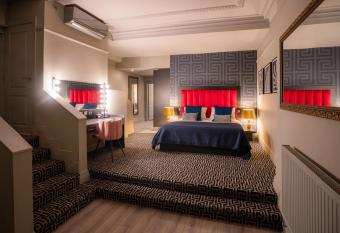 62 Castle Street Hotel allows 18 year olds to book a room