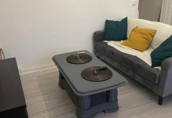 Location Appartement Proche Paris allows 18 year olds to book a room