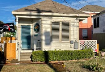 Surf Shack on 24th has Balcony rooms