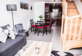 Paris City Flat 80 M carr  e Appt 104 F4 Grd Paris has Balcony rooms