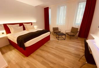 DORMERO Hotel Hof allows 18 year olds to book a room