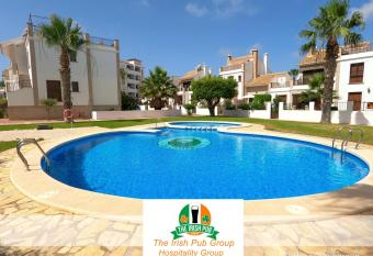 La Fuente has Balcony rooms