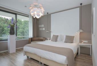 Fletcher Hotel-Restaurant de Wageningsche Berg allows 18 year olds to book a room