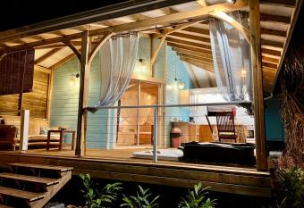 Villa Ga  a - Bungalow Ti-Spa et son jacuzzi priv   dans un jardin tropical, s  jour en amoureux ou en famille has Balcony rooms