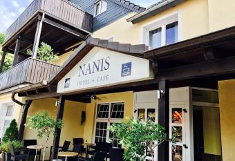 Nanis Hotel & Appartements allows 18 year olds to book a room