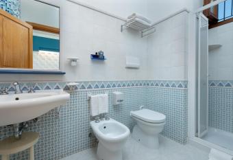 Hotel Sicilya has rooms with a private hot tub