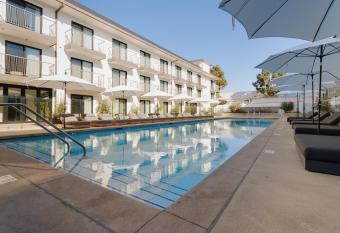 The Lum Hotel Los Angeles Stadium District has Balcony rooms