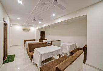 Townhouse 724 Hotel Tulip allows 18 year olds to book a room