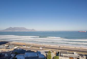 Infinity Self Catering Apartments has rooms with a private hot tub