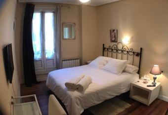 Pension Anne has Balcony rooms