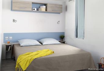 Camping La Barque has Balcony rooms