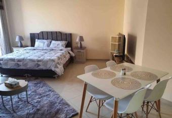 Spacious luxury studio in bab al bahr, marjan island has Balcony rooms