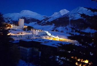 APPARTAMENTO in Residence vista piste has Balcony rooms