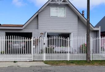 Casa completa en sector residencial allows 18 year olds to book a room