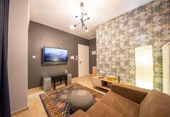 Kozani Hideaway for 2! has Balcony rooms