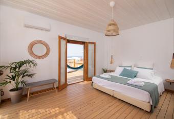 Sirens beach houses has Balcony rooms