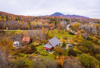 Hors Champs has Balcony rooms