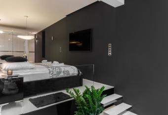 Apartament z jacuzzi City Life Centrum has rooms with a private hot tub