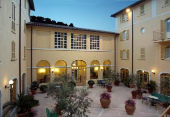 Hotel San Luca has Balcony rooms