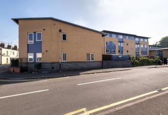 For Students Only Private Bedrooms with Shared Kitchen at Shaftesbury Hall in the heart of Cheltenham allows 18 year olds to book a room