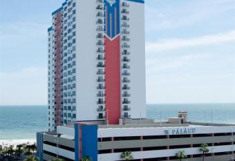 Palace Resort 2210 has rooms with a private hot tub