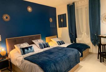 La Libert   allows 18 year olds to book a room