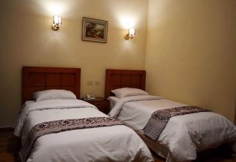 Hyde Park House Hotel has Smoking/Balcony rooms