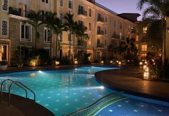 SEaRENITY - 2BHK Beautiful Apartment in Luxury Condo with Pool - Best location in North Goa has Balcony rooms