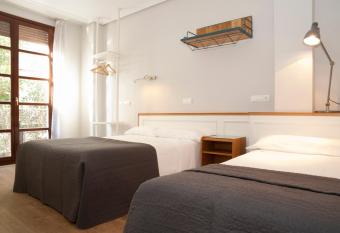 Apartamentos Sabinas Don Jaime allows 18 year olds to book a room