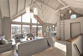   ireBosque, casas de pueblo has Balcony rooms