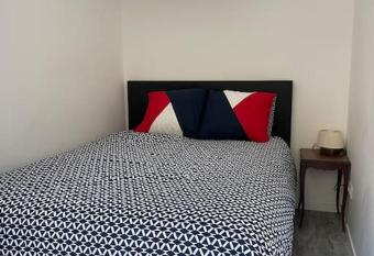   pinal : superbe appartement en plein centre ville allows 18 year olds to book a room