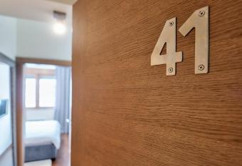Apartman 41 allows 18 year olds to book a room
