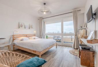 L Horizon has Balcony rooms