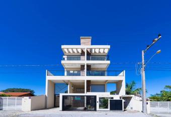 Apartamentos para loca    o em Bombinhas, mariscal allows 18 year olds to book a room