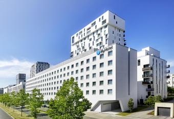 H2 Hotel D  sseldorf City allows 18 year olds to book a room
