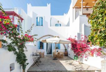 Traditional Two Story House in Galanado Naxos has Balcony rooms